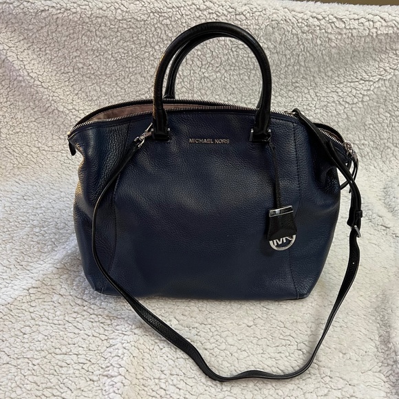 Authentic Michael Kors Handbag - Picture 1 of 4